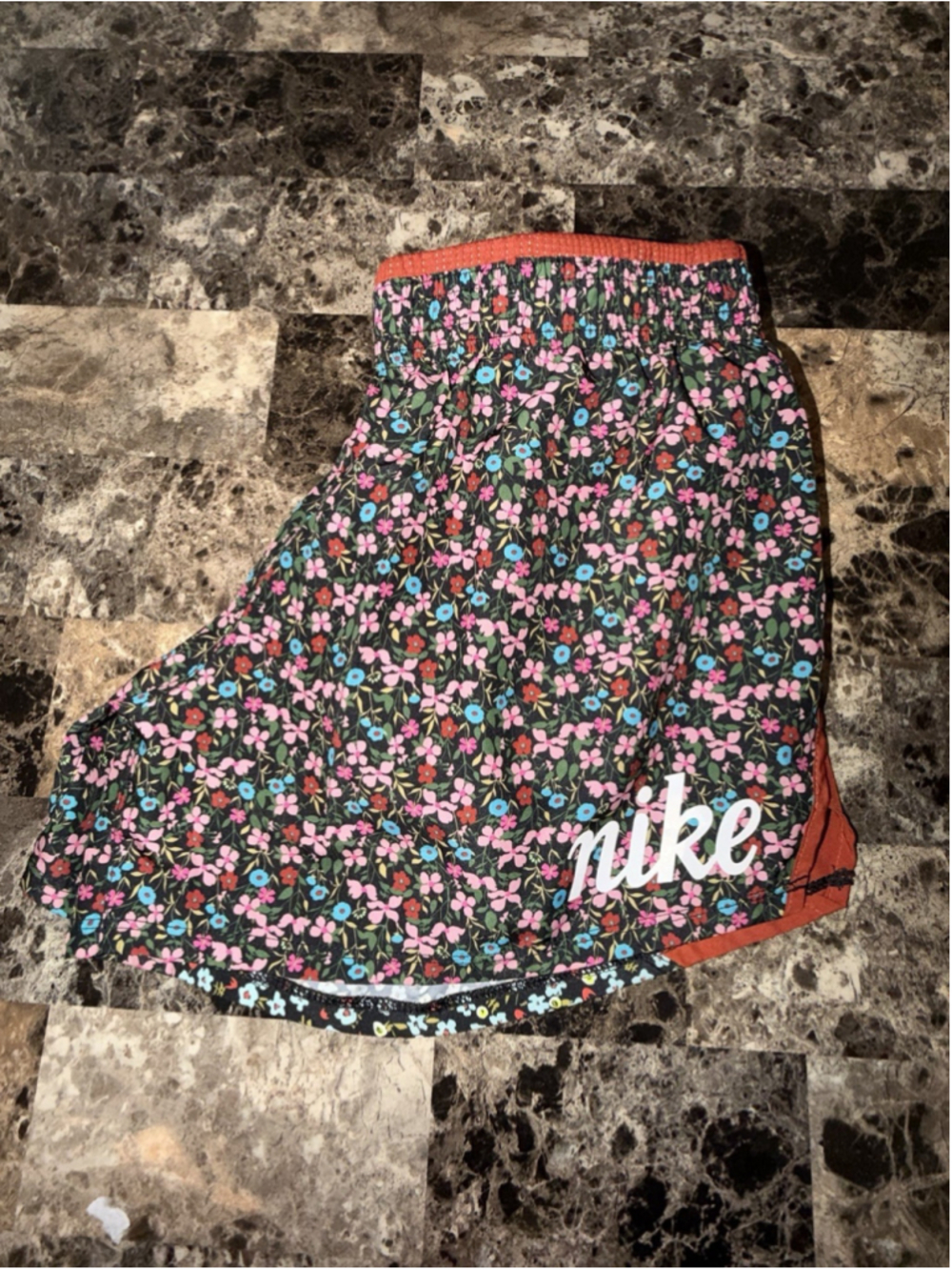 NIKE 10k WOMENS LINED SHORT 3.5” FLORAL SIZE SMALL - Picture 5 of 7